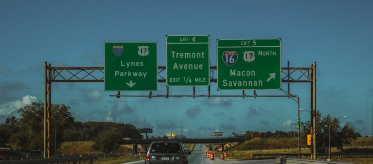 Highway and Expressway Guide Signs